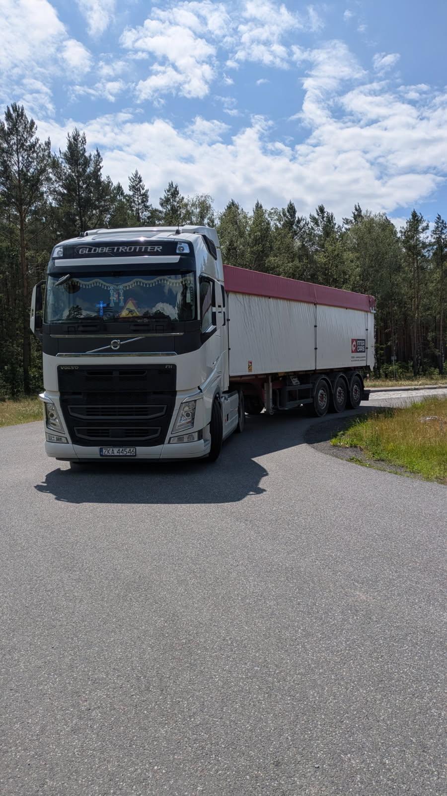 Ciężarówka Volvo z naczepą KOSTEK & KOSTEK